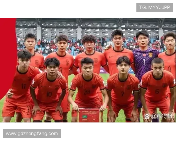 中国足球队备战亚洲杯新星崭露头角 老将携手年轻力量冲击冠军