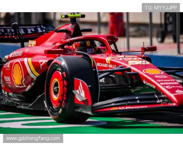 F1赛事精彩纷呈 赛季末争夺战白热化 各车队角逐冠军荣耀