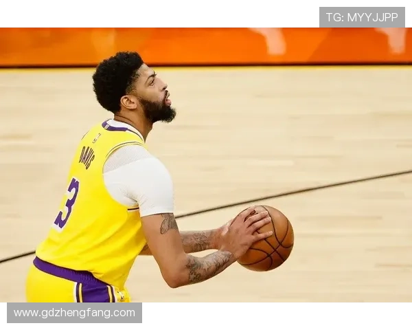 NBA赛季新动态:詹姆斯领衔湖人迎接挑战,勇士组建超级阵容力争总冠军