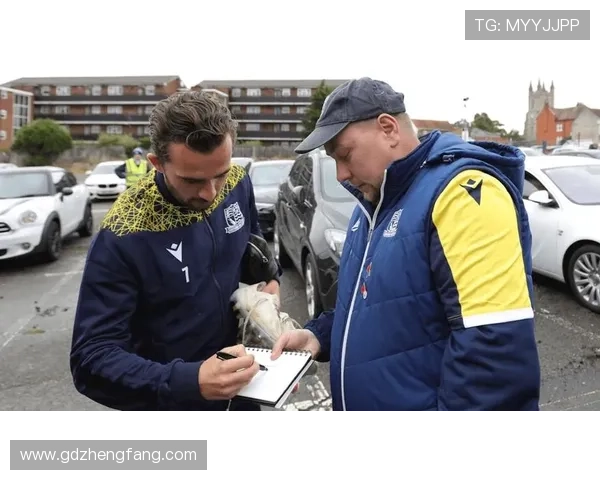 奥尔德姆俱乐部宣布新赛季阵容调整 重振雄风力争晋级挑战